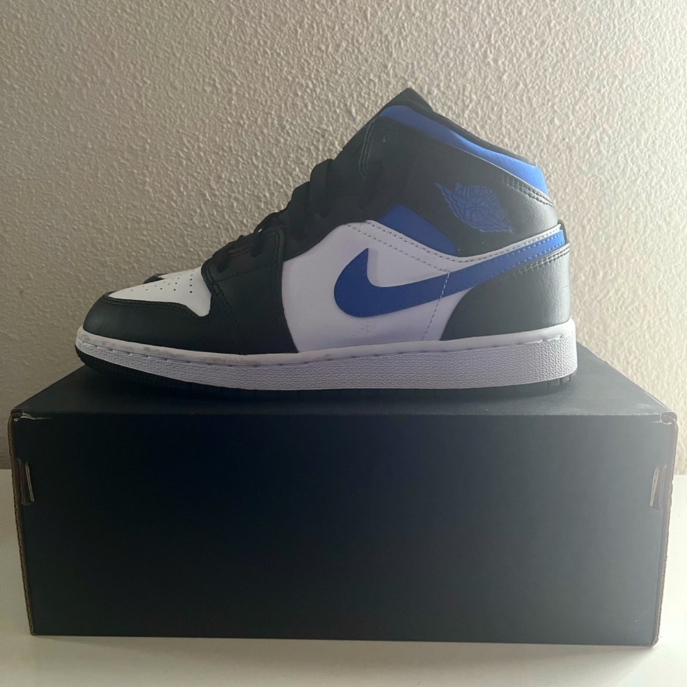 Air Jordan 1 mid blue black GS 4